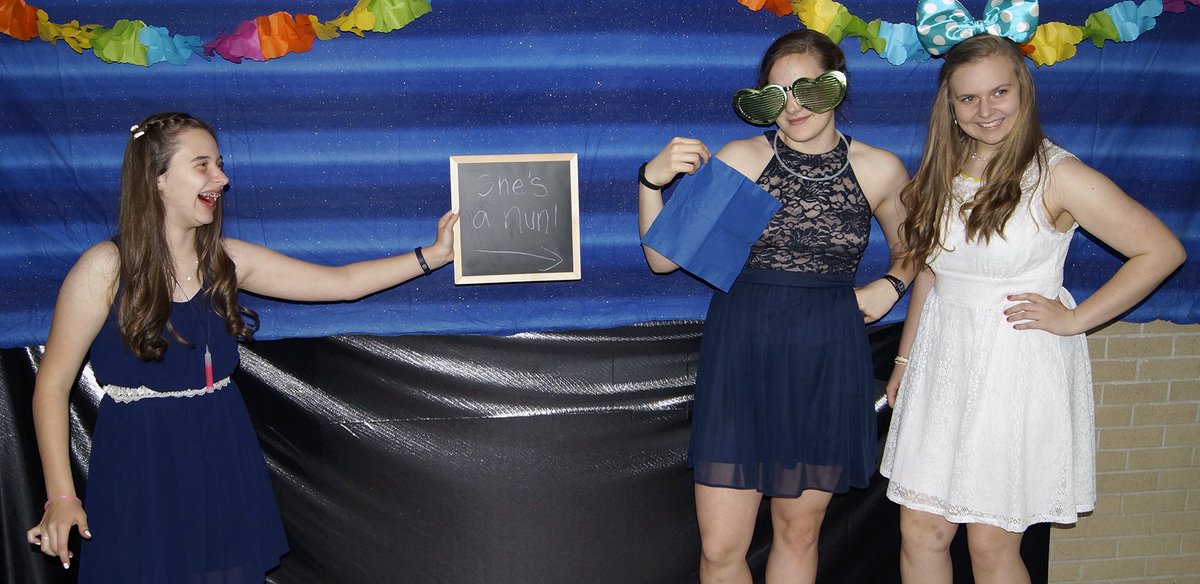 HopkinsWJH's tweet photo. Lighting up the night! #9thGradeDance https://t.co/Kq8aYC328E