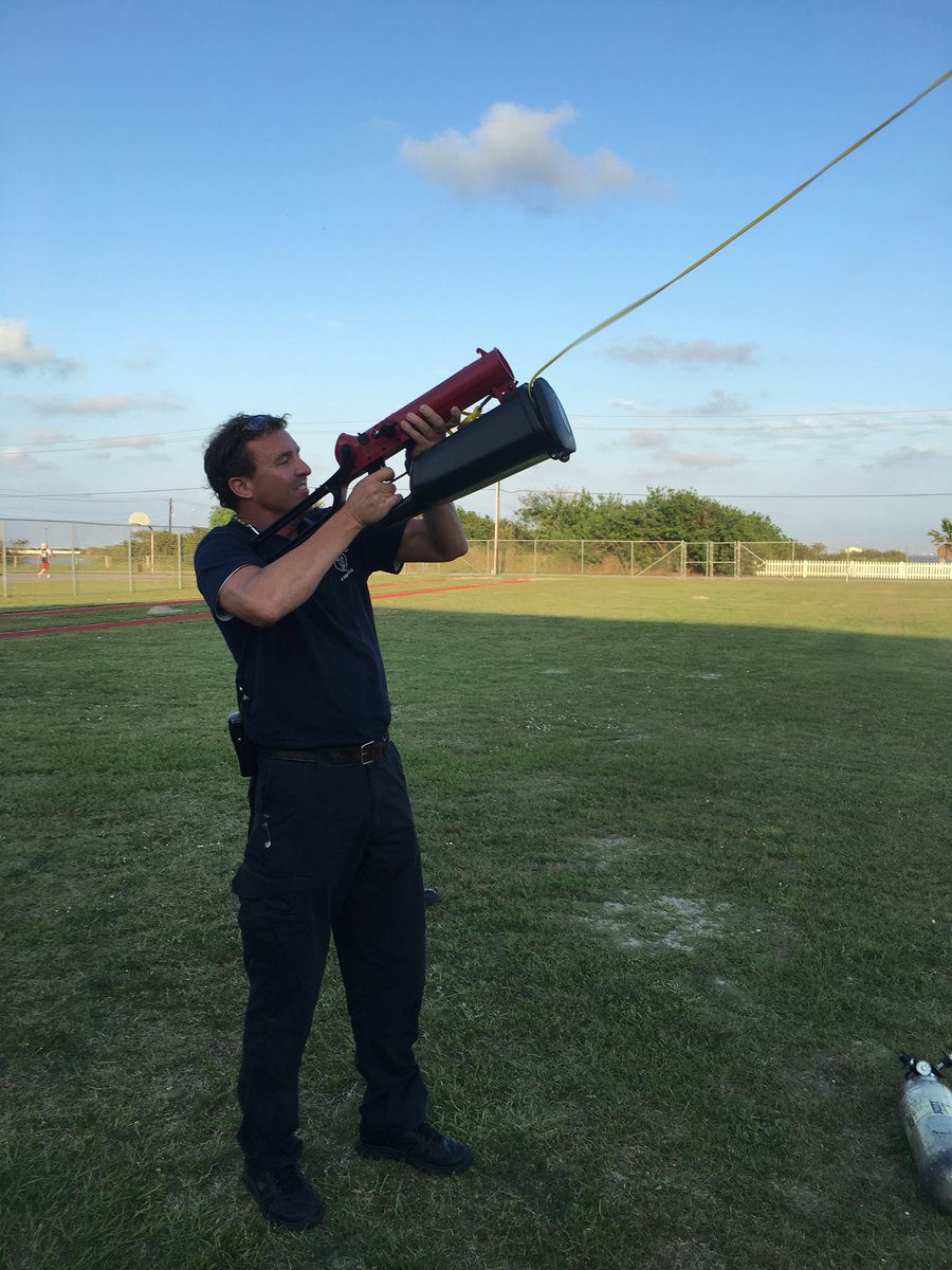 Bombero9568's tweet image. Deploying ResQmax #boatrescue @Local936