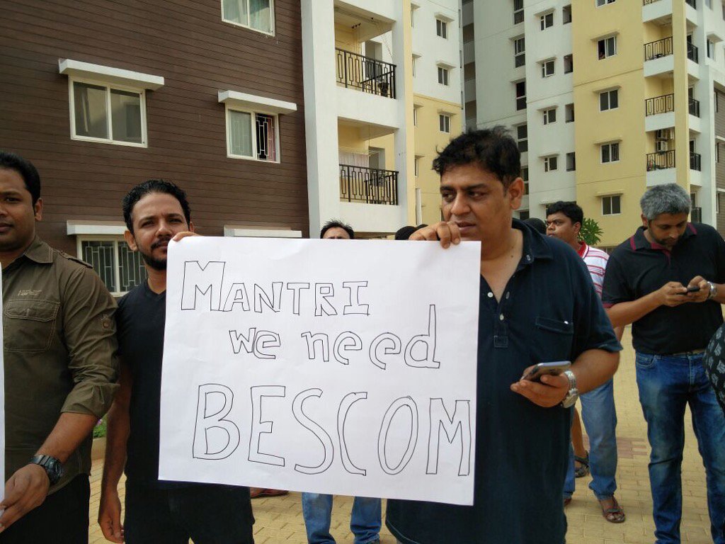 GJamadagni's tweet photo. @mantriblr @snehalmantri @Snehalmantri1 @MrSushilMantri #WakeUpMantri @TOIIndiaNews silent protest at #Alpyne blore https://t.co/gjheDGKtsi