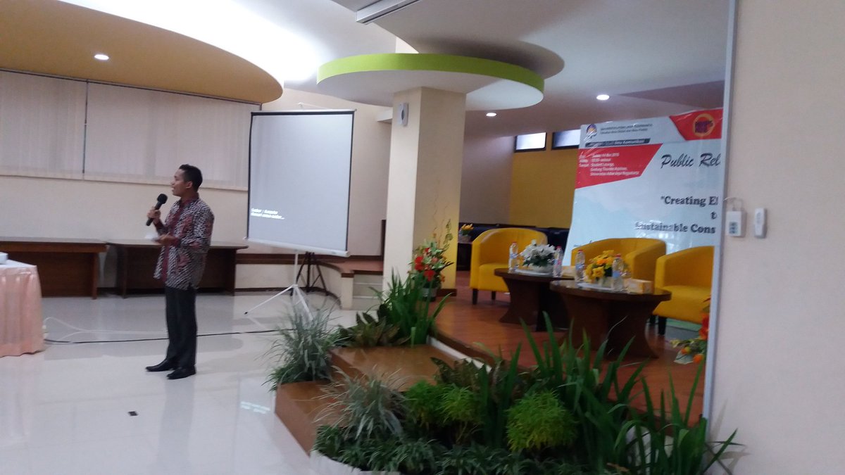 PR in Discussion dimulai &amp; diawali dgn beberapa patah kata dr pembimbing PR.Comm Bapak Nobertus Ribut Santoso, M.A.