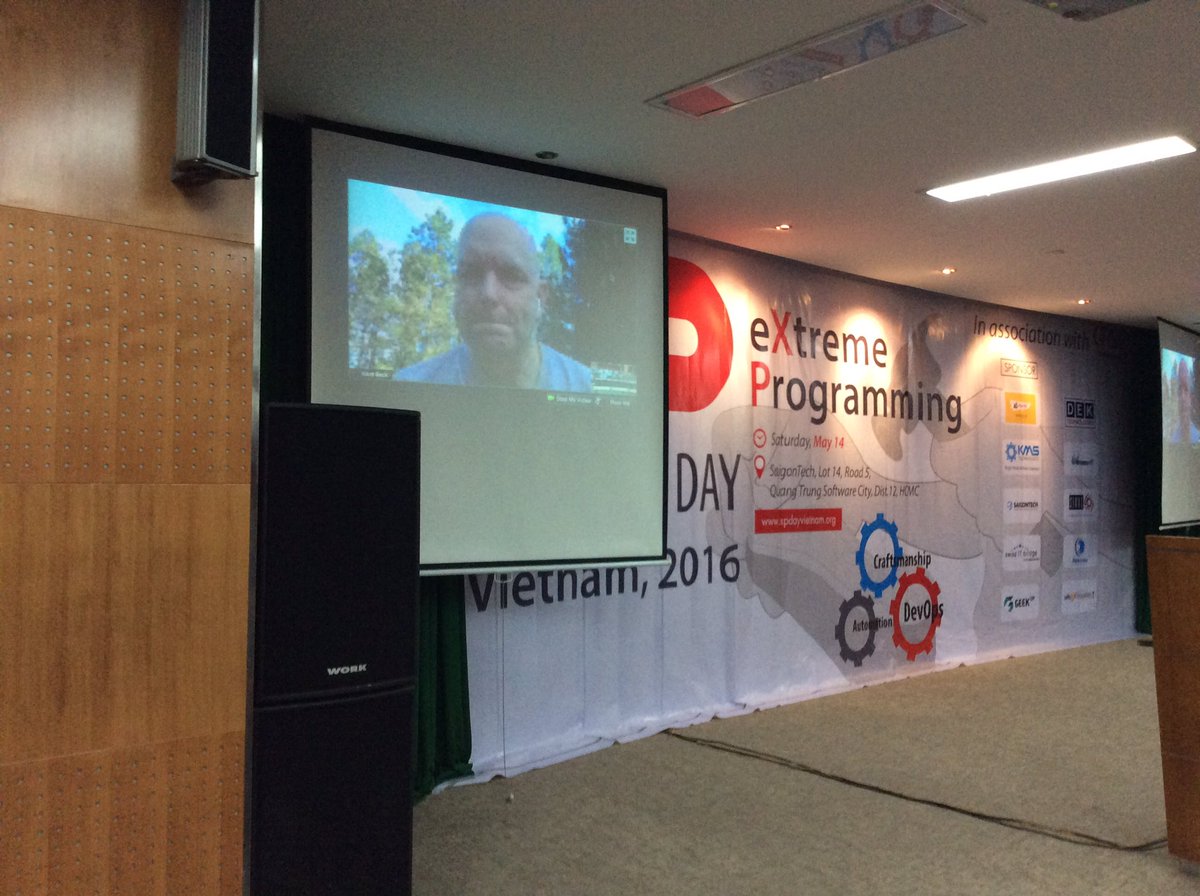 Awesome! We have <a href="/KentBeck/">Kent Beck 🌻</a> with us talking about "courage" value for XP Day Vietnam 2016 #agile #craftmanship