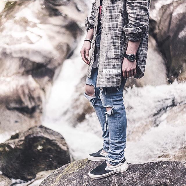 SimpleFits's tweet photo. #SimpleFits π· @brandontfaber
Flannel: #OffWhite
Jeans: #MurderBravado x #JacobJKeller
Sneakers: #Vans https://t.co/C5b2UoYtao