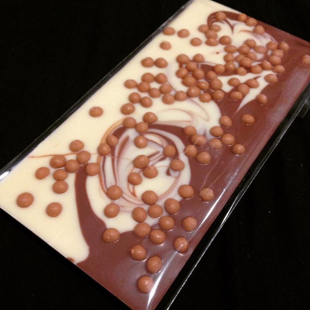 chocolab_AU's tweet photo. Salted caramel swirl bar ❤️ #myfav #goodfood #chocolabau #desserts #foodpics https://t.co/syTXdhvsf3