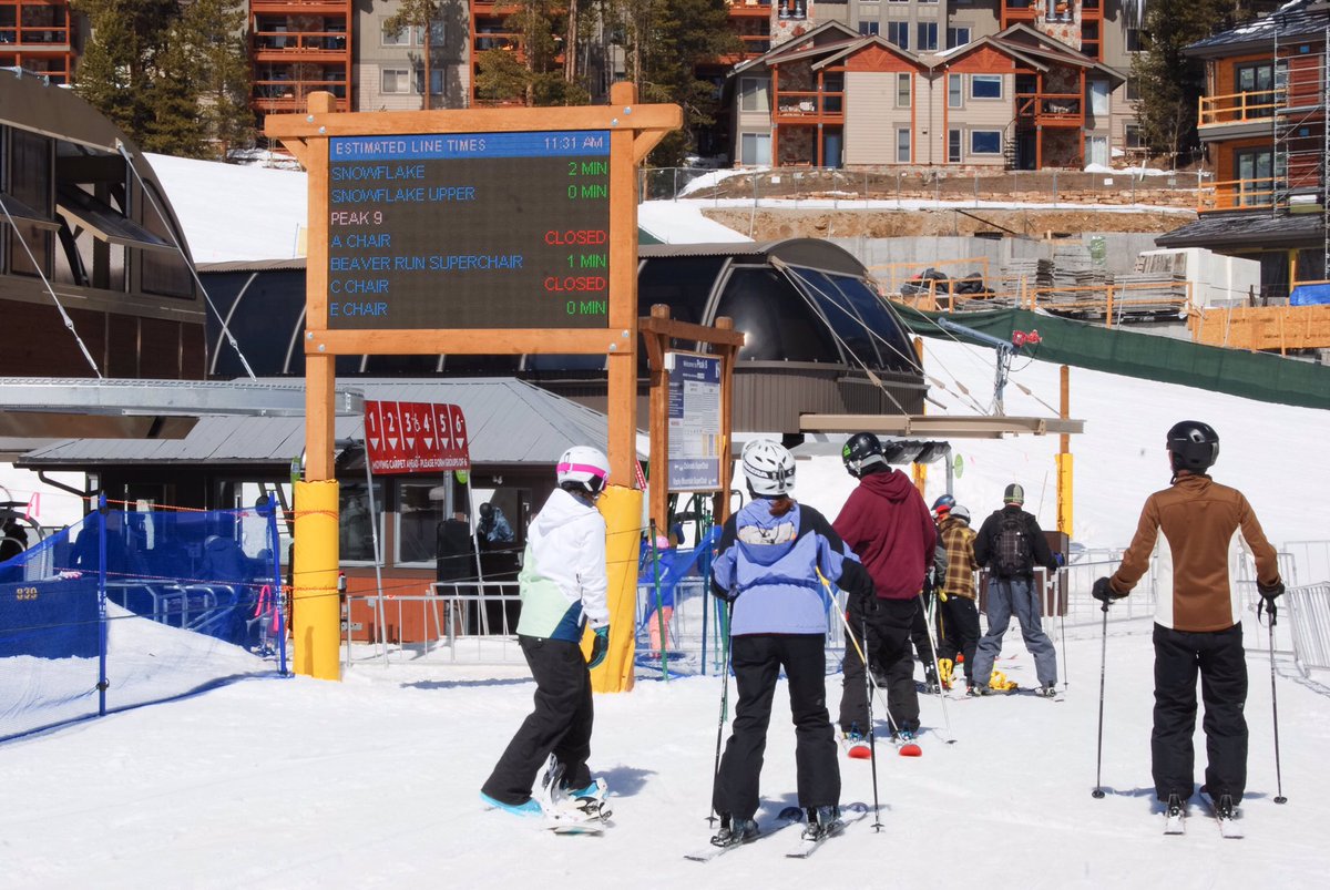 LumiplanNA's tweet photo. New LED display at Breckenridge (Colorado SuperChair) w/ lift waiting time info. See you at the #NSAA2016 #Lumiplan https://t.co/BCqnm7oruB