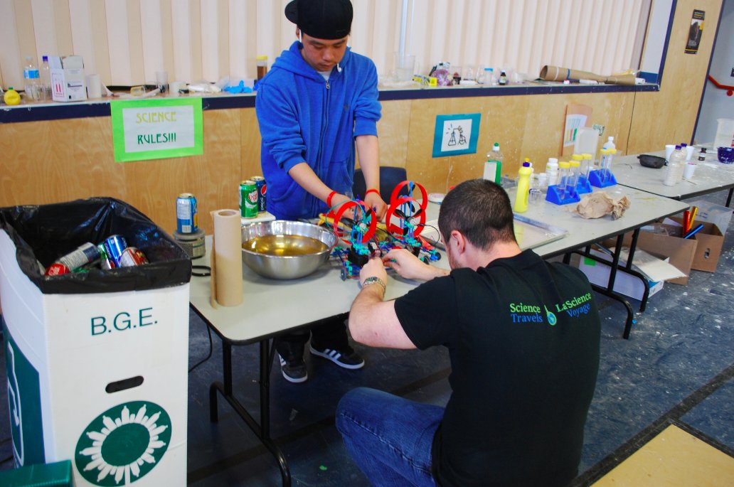 Students learn how easy it is to extract DNA and have a blast at the local science fair #OdiSci #Sanikiluaq #uottawa