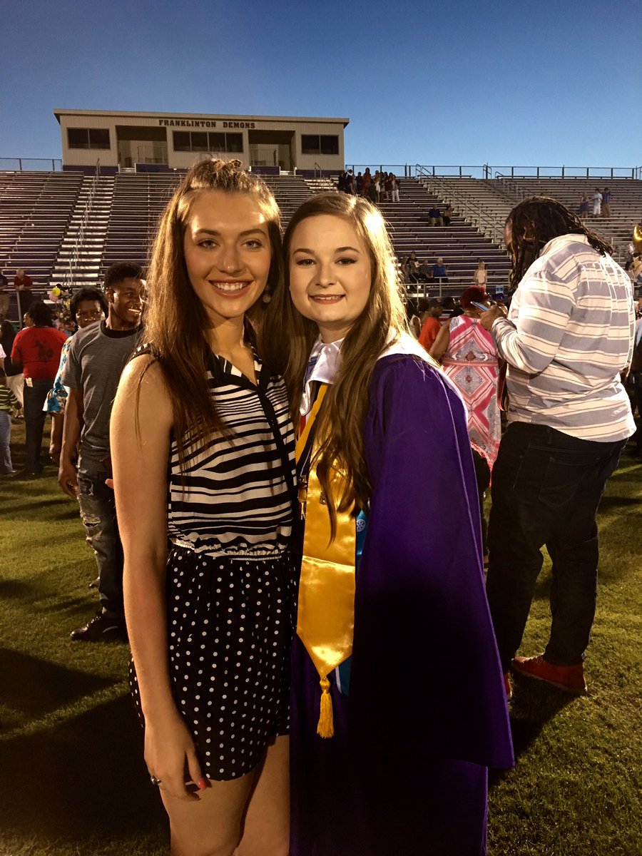 Lexie_Nicole_'s tweet photo. Why do y'all have to graduate this year? https://t.co/n1zhn8eUwo