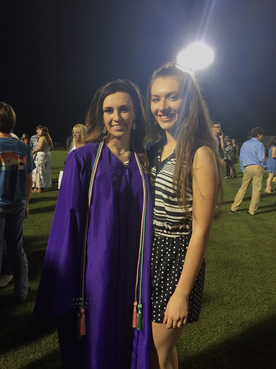 Lexie_Nicole_'s tweet photo. Why do y'all have to graduate this year? https://t.co/n1zhn8eUwo