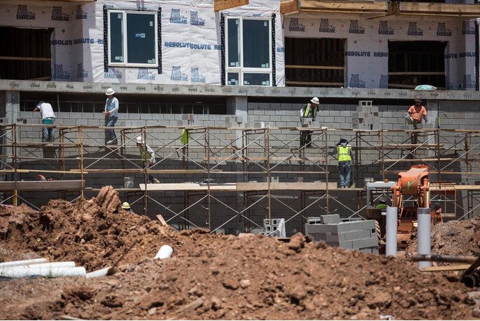 BellTrucksAM's tweet image. US Construction employment rose by 1,000 in April &amp;amp; 261,000 for year buff.ly/1X8fY9a  @TriangleBIZJrnl