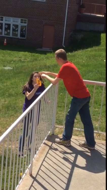 WAlibertarian16's tweet photo. your future president cleaning up litter and teaching fellow student Brad about the environment #votebree 🌎🌍🌏 https://t.co/Ox3aQesOP2
