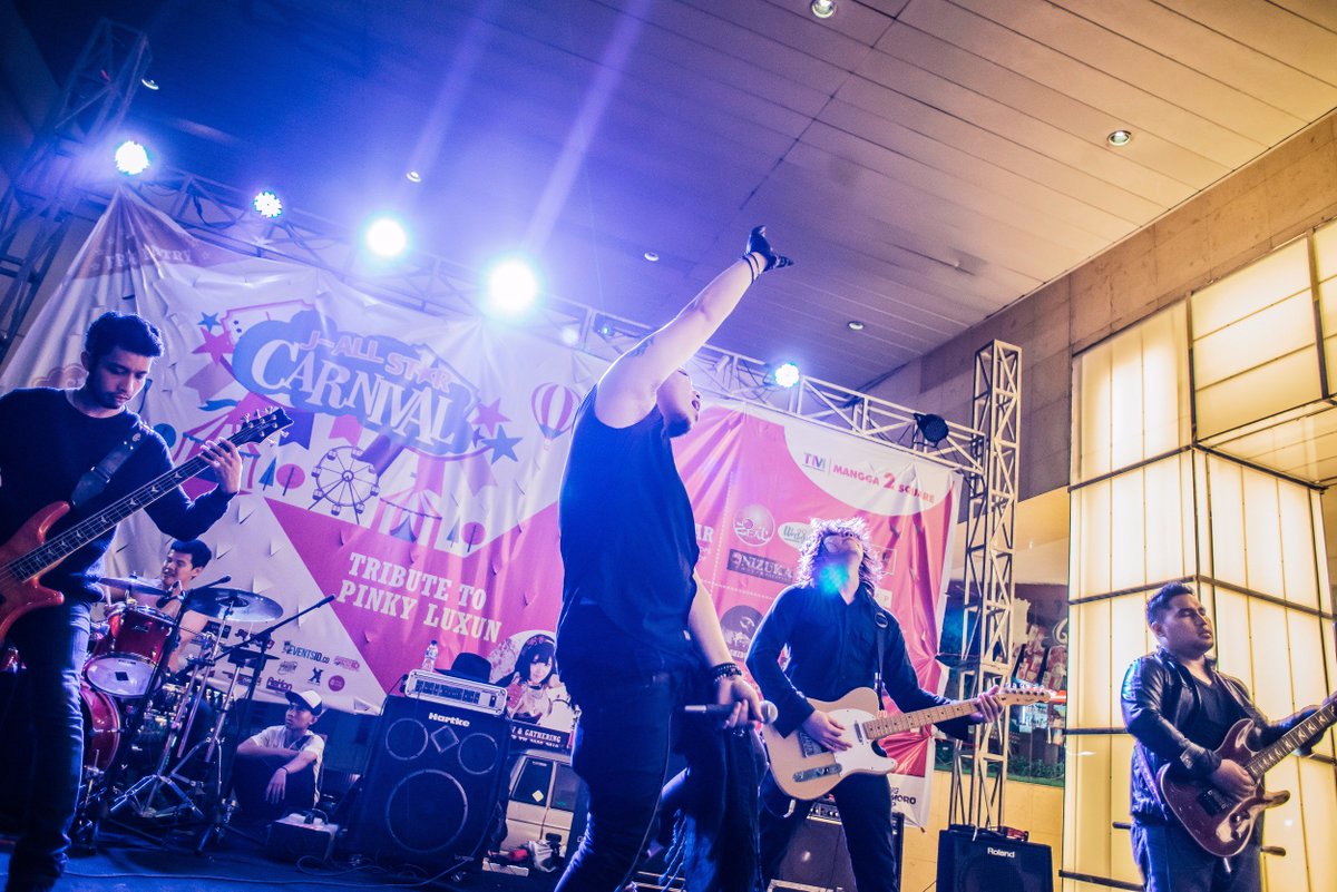 Satria_Khindi's tweet photo. photoset of @XSHIBUYA live at J-All Star Carnival is up!
check out the complete photoset!
https://t.co/RFrdLEWwF0 https://t.co/JUz6DGYeUo