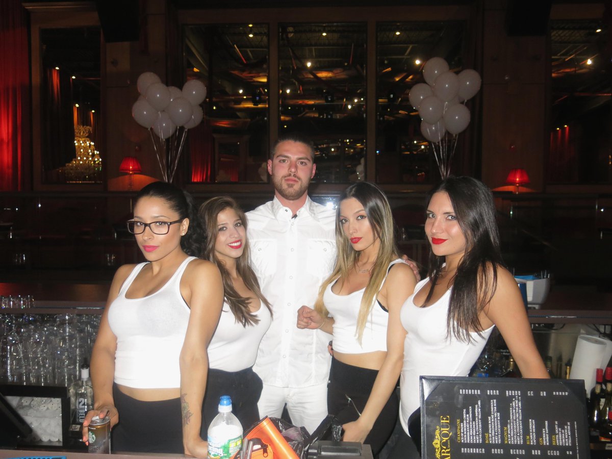 astorianightst's tweet image. The #BaroqueDolls are ready to serve you at Baroque tonight!