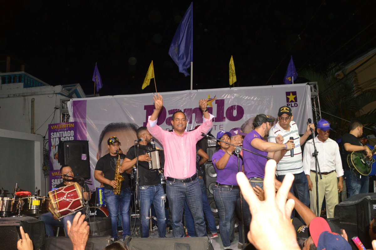 JCesarValentin's tweet photo. Desbordante cierre de campaña en Bella Vista. Tendremos una victoria aplastante. #SantiagoVaPorMás https://t.co/3pDJqZo2xT