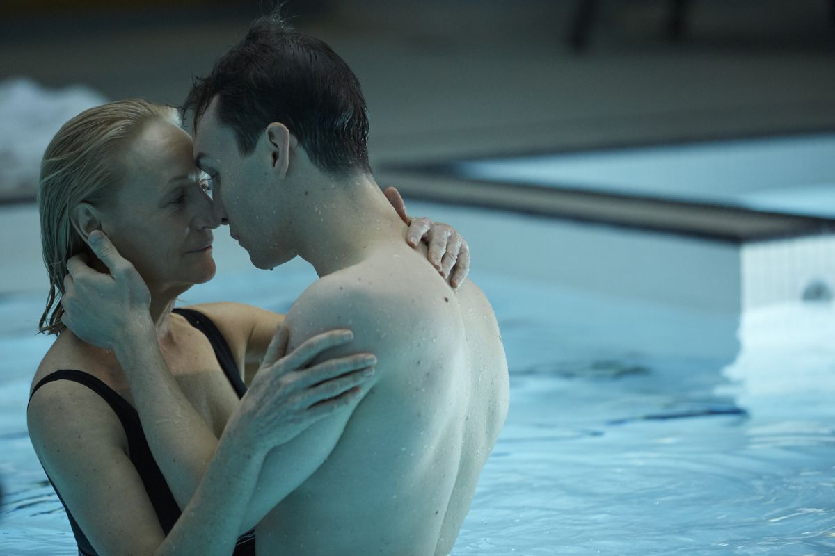 observer's tweet image. ‘Orphan Black’ Recap 4×05: The Great Brightborn Caper bit.ly/1ZN7UK7