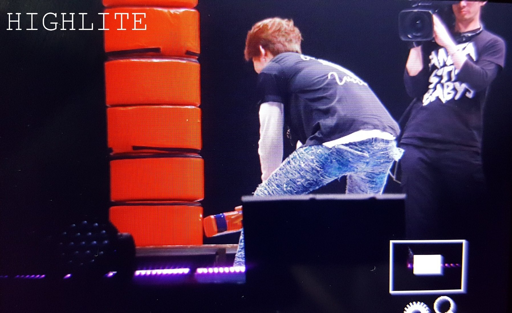 CiZ-ATEVAAAiiWe.jpg:large