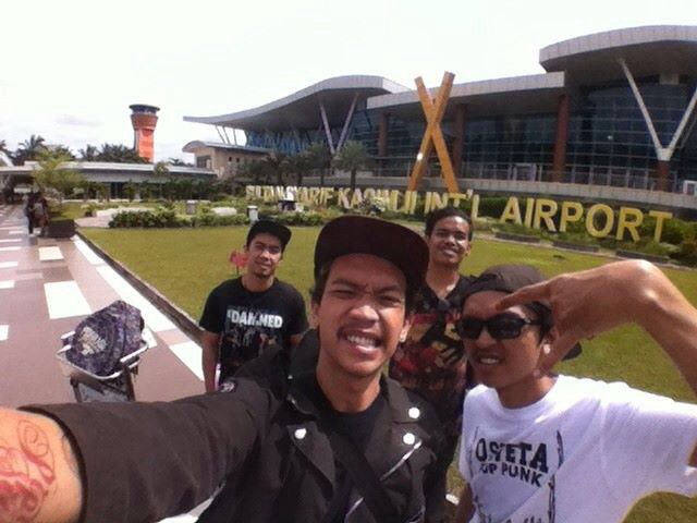 Yiihaaaaa! Kita sudah tiba, sampai ketemu nanti malam Lowdickers Pekanbaru, mari menggila bersama <a href="/LOWDICK/">LOWDICK OFFICIAL</a>