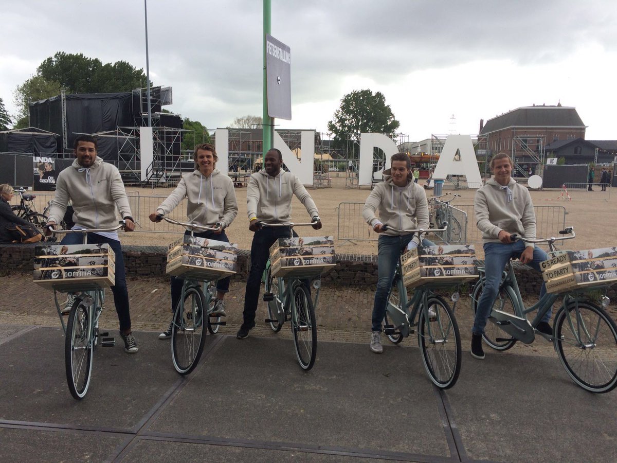 De Cortina-fietsboys staan klaar en geven je met alle liefde een lift naar het festivalterrein. #LINDAfestival2016