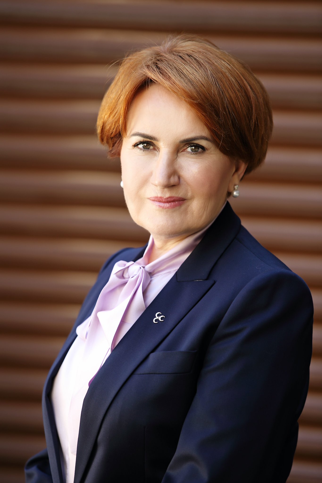 Meral akşener