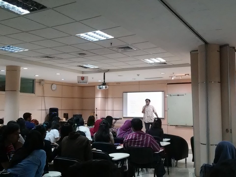 Hai Tweeps, Journalism Day 2016 sedang berlangsung nih! Saat ini seminar radio oleh Firman Shore masih berlangsung!