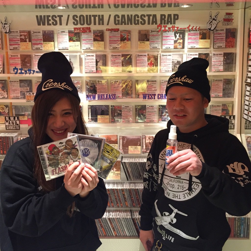 INFRONTRECORD's tweet photo. こちらのお二人は @DJLILJUN 、@DJCouz 、スニーカークリーナーなどをゲットして行ってくれました‼︎ ありがとうございますm(_ _)m @DJ_OLDE_E https://t.co/m5uW6MHz1l https://t.co/BDxQI3Sjqu