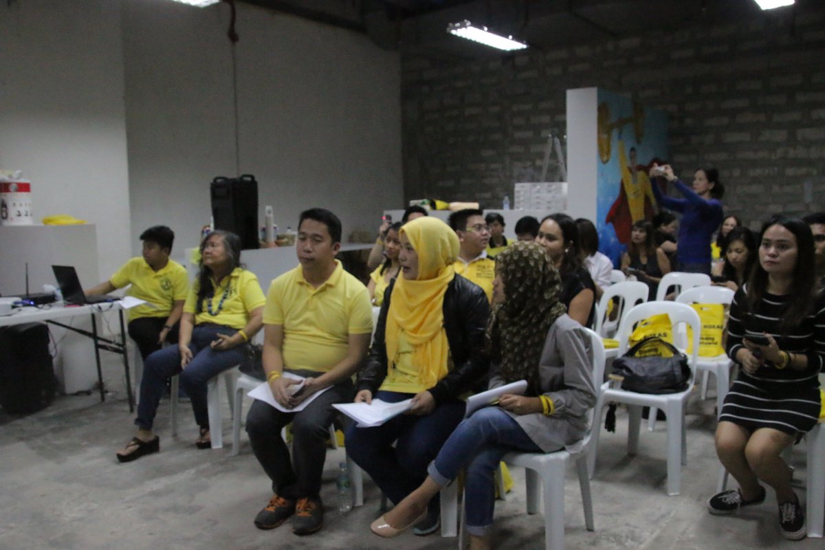 BayangMatuwid's tweet photo. YesToMarLeni: Bloggers' Forum #throwback https://t.co/zWvsmQeKVs