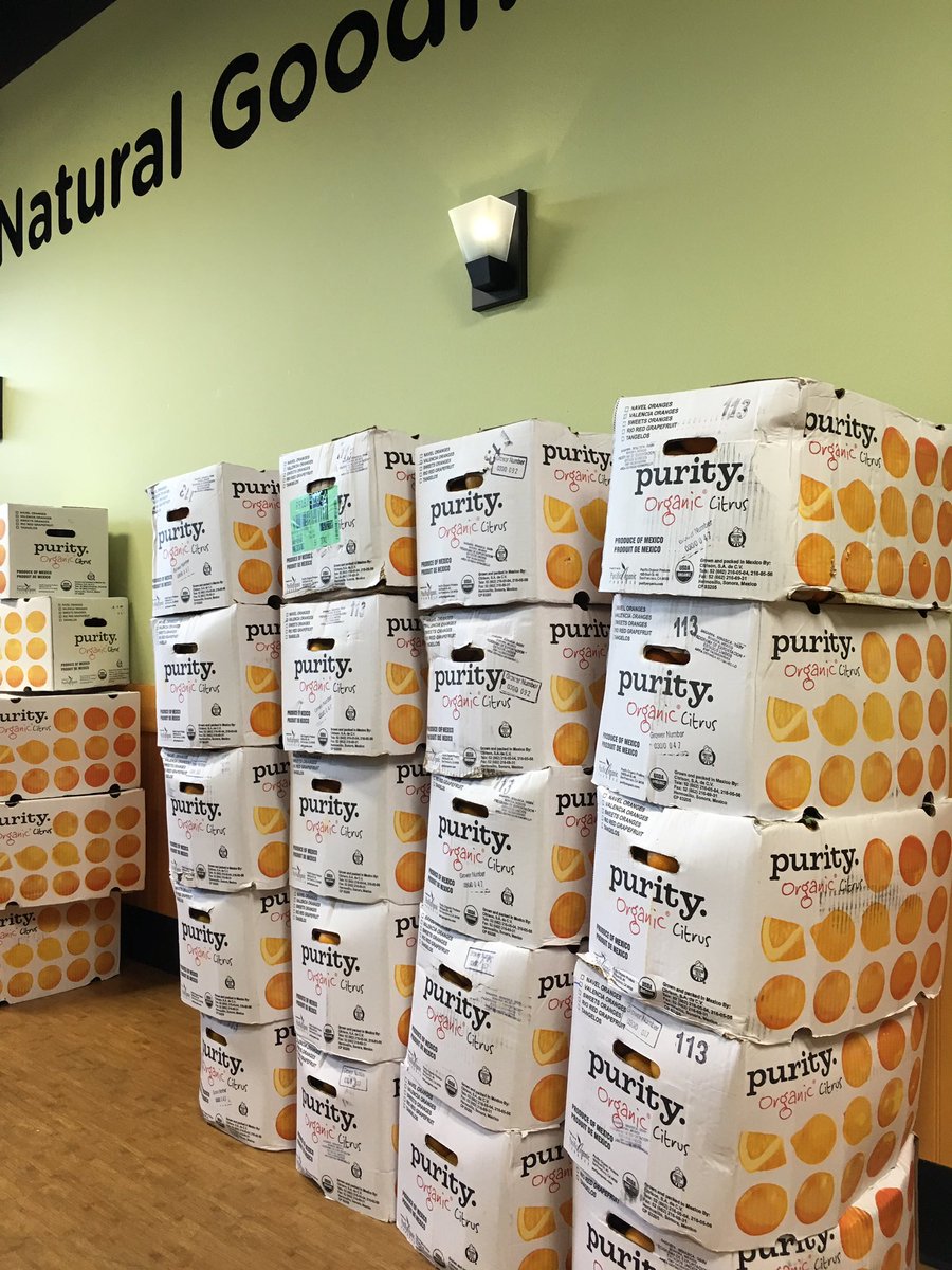 ZoeJuiceBar's tweet photo. Pressing 760lbs of oranges for @CapCityMarathon https://t.co/iiP6vFezy9
