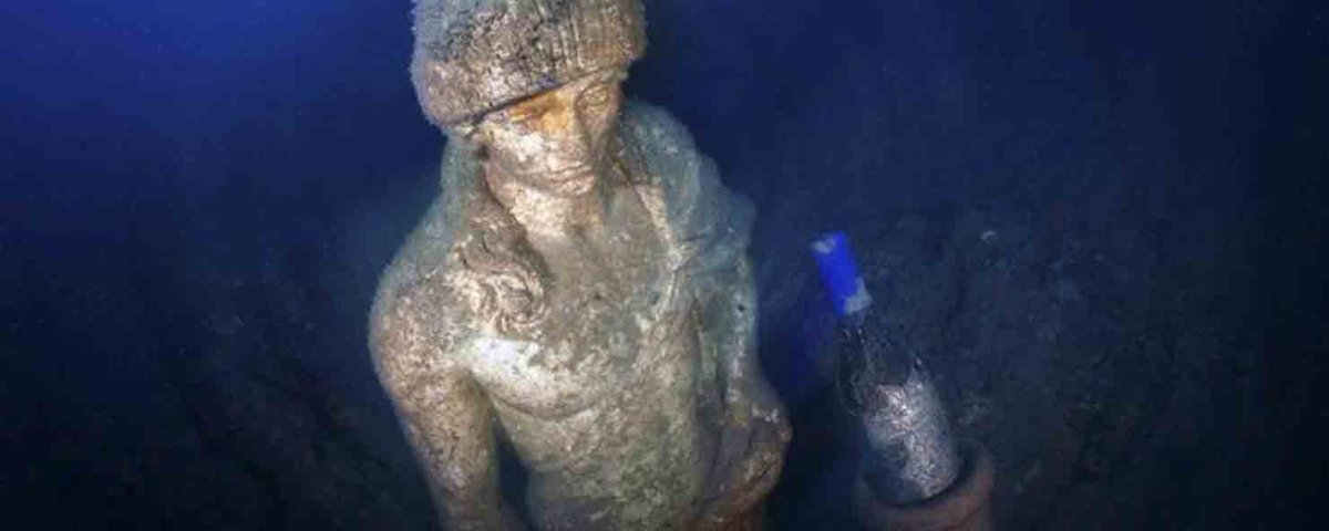 #Productos sorprendentes: Vina Maris, el #Vino bajo el mar pacolorente.es/productos-sorp… vía <a href="/paquitolorente/">Paco Lorente</a>