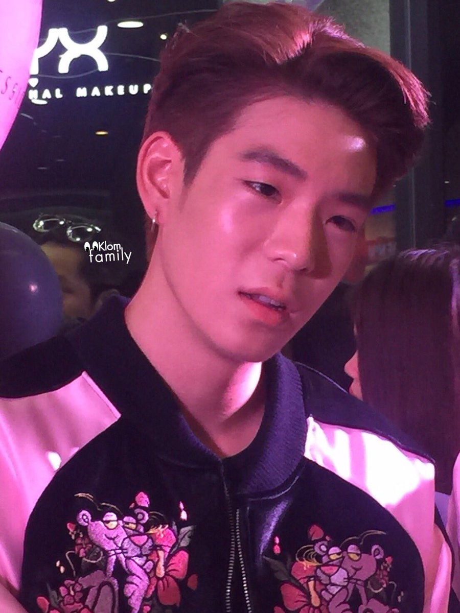 taklomfamily's tweet photo. 160514 JJ Nyx at Siam square one #jaypetch #jay #siamsquareone #diarytootsies https://t.co/tuFu6dWch1