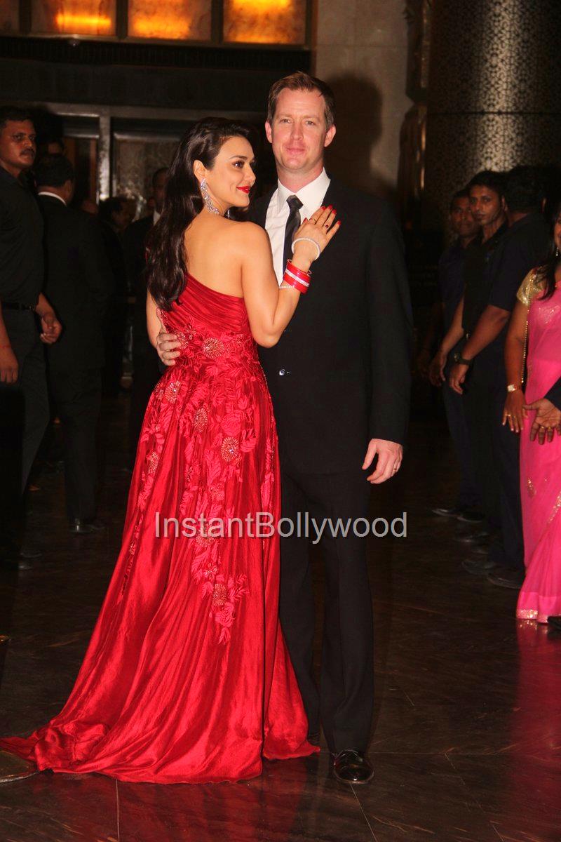 [More Picture] Preity Zinta &amp; Gene Goodenough's wedding reception (4)