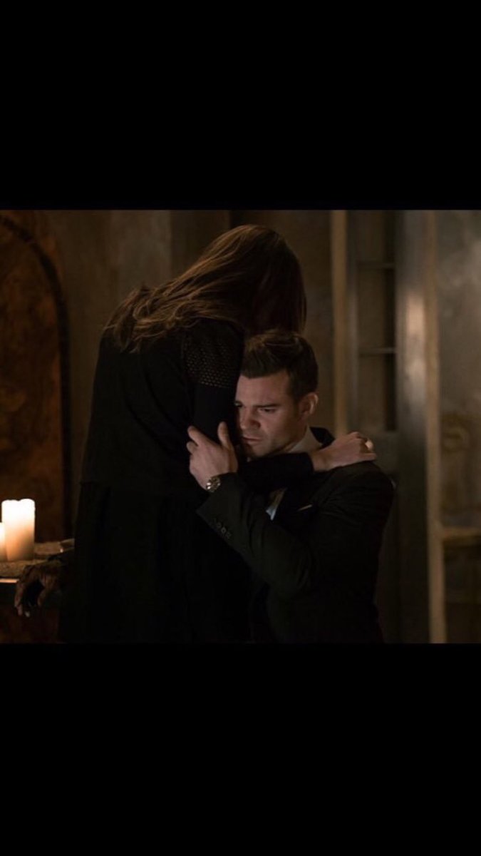 HaylijahRebel's tweet photo. Can we talk about this #Haylijah kiss please? This made almost everything better for me.❤️😭👏🏻 I mean, FINALLY! Yay!🎉 https://t.co/jC7LDhcy4R