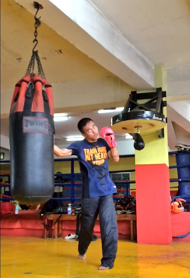 MarcAbaya's tweet photo. 5/14/16
"Train hard
Hit Heavy" at Elorde Gilmore w/ VENUM gear #boxing #venumPH #teamVENUM https://t.co/l7S3f7eiSH