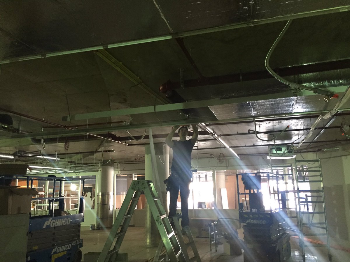 AvantiSysteem's tweet photo. De #Action #Heerlen is ook weer gereed onze #vakmannen hebben er wat moois van gemaakt @Armstrongnl @APIQuickLock https://t.co/B2UlLJacx5