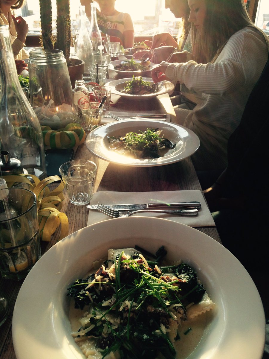 PlayoffPrep.Healthy food, healthy players! Thanks @VoogesStrand &amp; <a href="/NoaTP/">Noatp</a>. #PO2016 <a href="/hockey_nl/">hockey.nl</a> <a href="/martinschilder/">Martin Schilder</a>