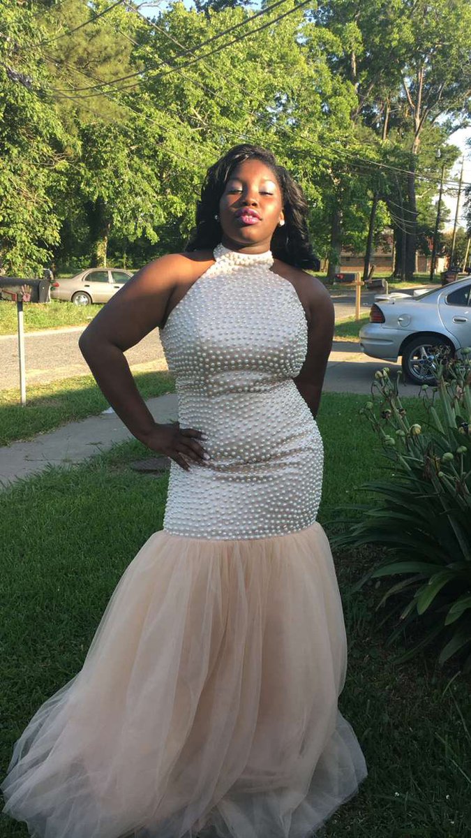 Terriyan48's tweet photo. 2K16 prom 💜🎓 ... imma blessing 🙌🏾 https://t.co/WAKKzFiPpo