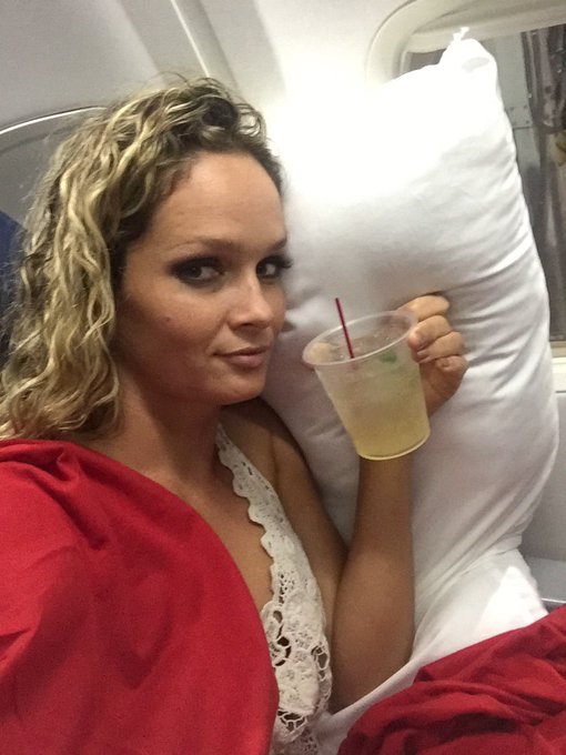 Bed time. Thanks delta for a big comfy seat. https://t.co/NnY29ibY8I<a href="/tag/aee2015"class="tags"><span>#aee2015</span></a>