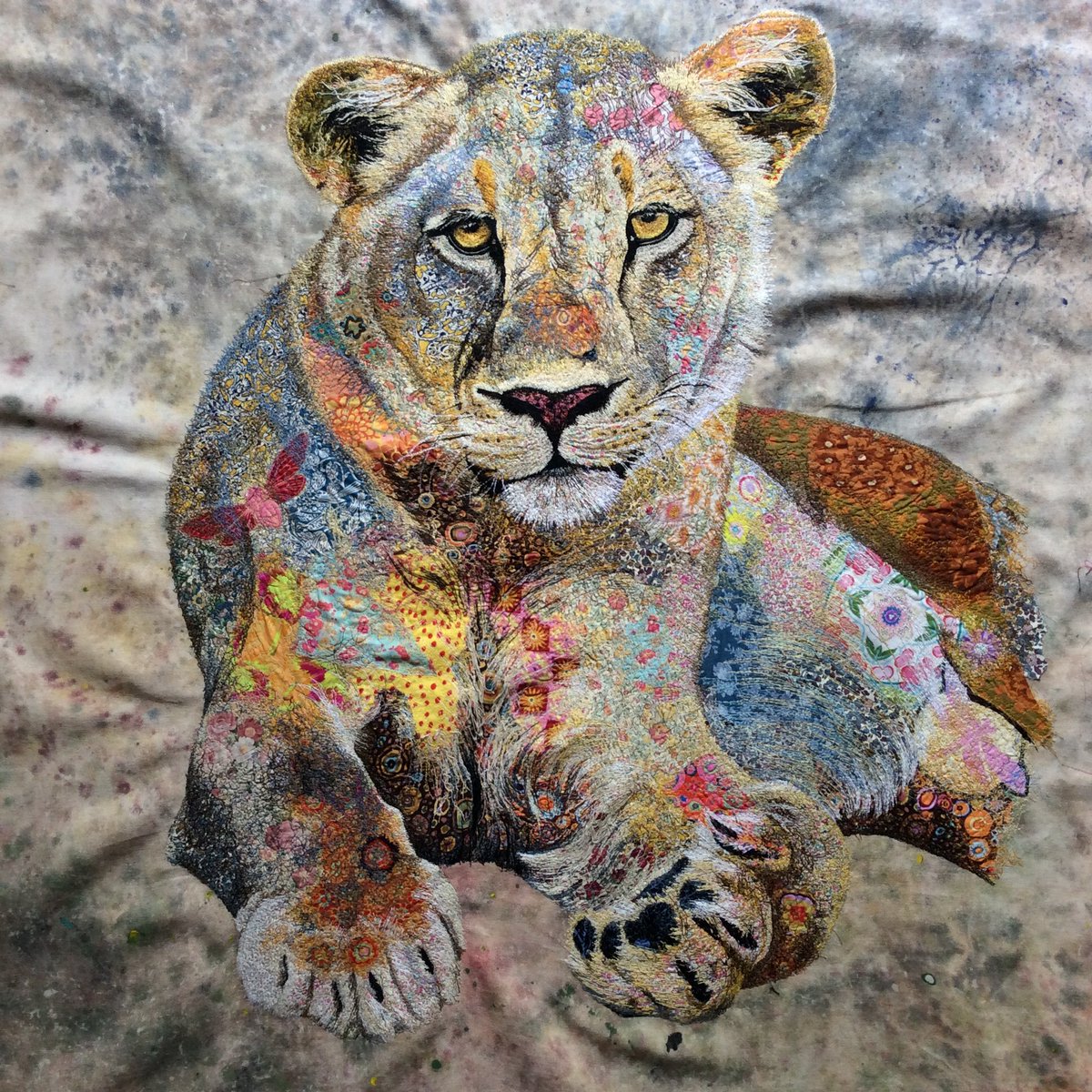 Queen of the savannah textile embroidered art <a href="/aurifil/">Aurifil</a> <a href="/alexveronelli/">Alex Veronelli</a> <a href="/AurifilBrad/">Brad Mitchell</a> <a href="/KaffeFassettStu/">Kaffe Fassett Studio</a> <a href="/LibertyLondon/">Liberty London</a>