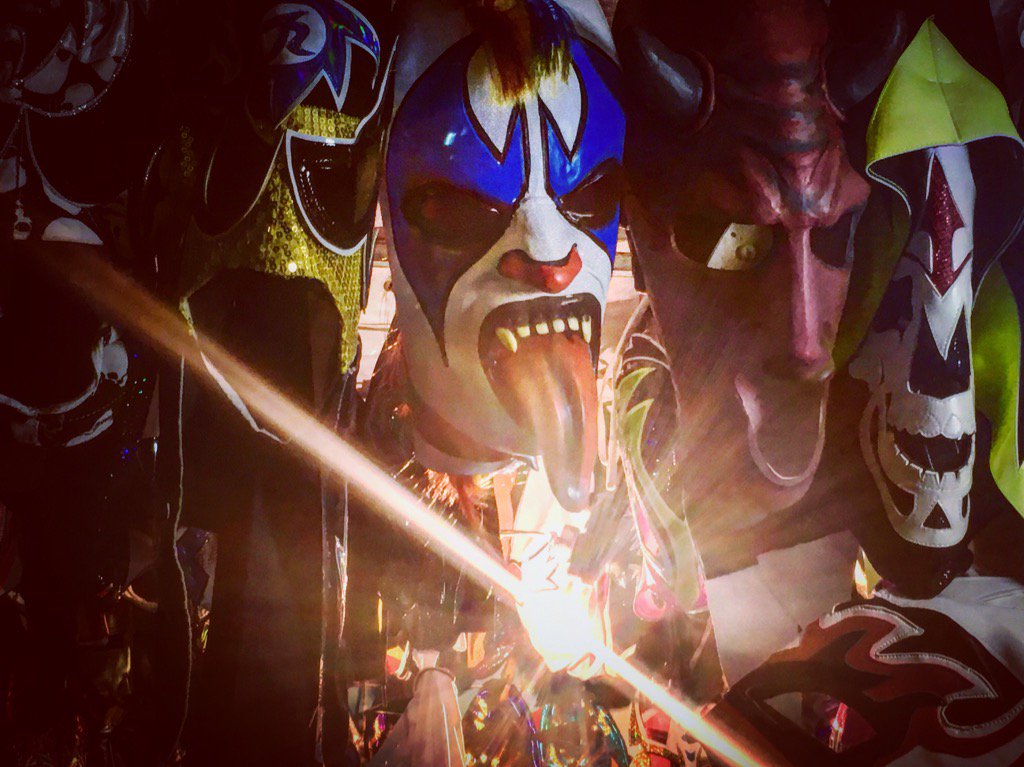 nanmorada's tweet photo. Máscaras #luchas #porratepito #arenamexico #everydayeverywhere #documentingdailylife #lovephoto #iPhone6S #lovecdmx https://t.co/5QUGCUMgd7