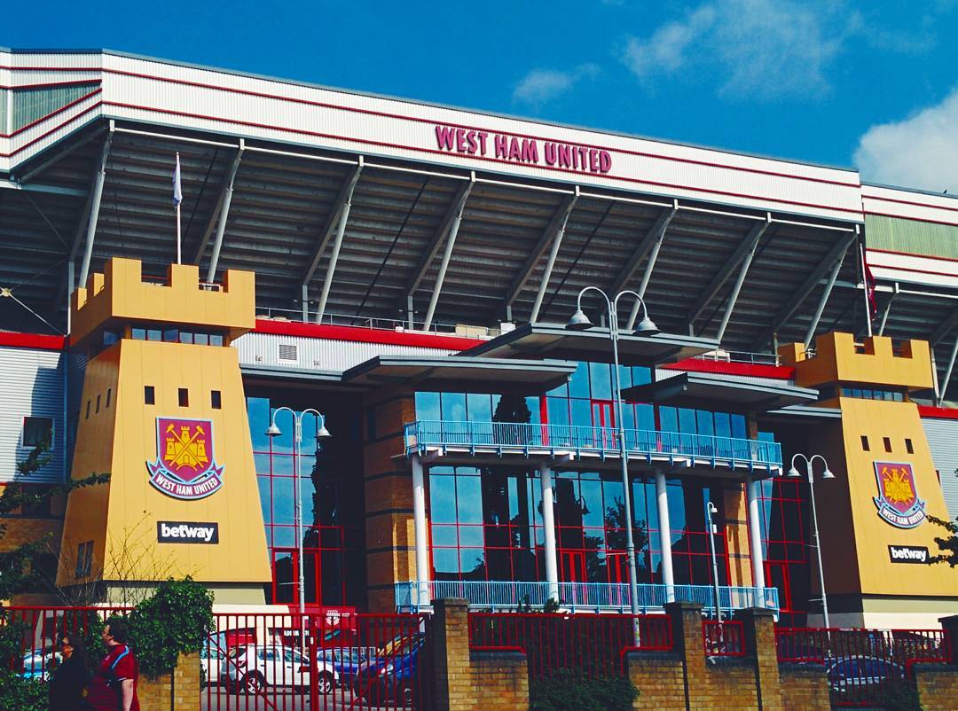 partidovivo's tweet photo. #PremierLeague Bubbles #westham #westhamunited #uptonpark #boylenground #hammers #stadium… https://t.co/NMzWLIPToc https://t.co/Ewe3t9NSQa