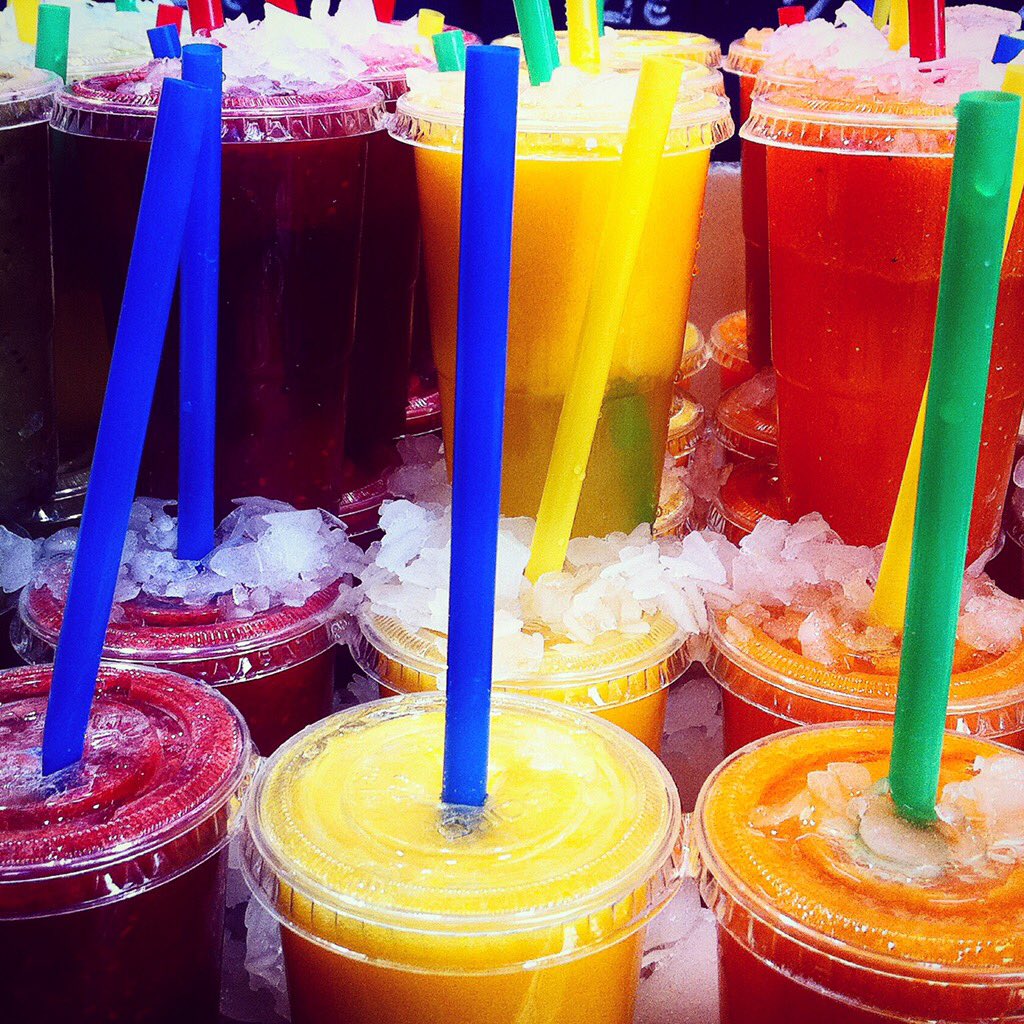 COOLinAREA's tweet photo. ¡Hoy empezamos el día con un rico zumo! 👉👉https://t.co/akzAZO7cU8 #malaga #juice #goodmorning #buenosdias #summer https://t.co/4s5HSq89pb