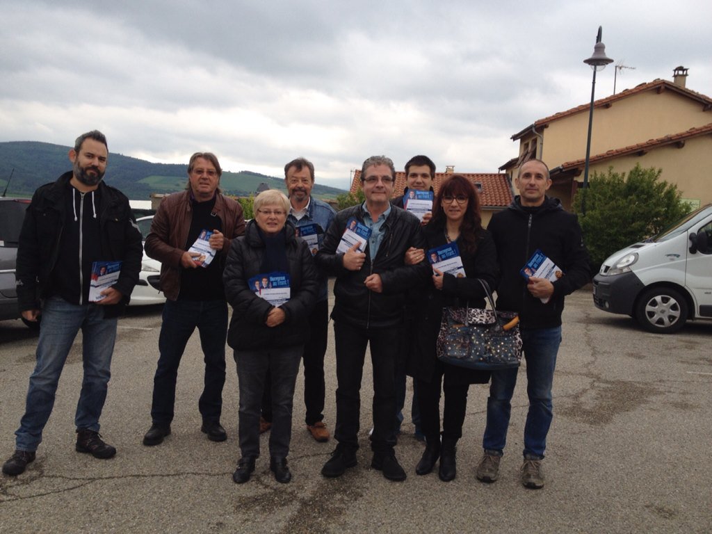AntoineMellies's tweet photo. Bravo à nos valeureux militants qui tractent aujourd'hui sur #Longes pour annoncer la réunion publique du 20 mai! https://t.co/yMeGMa2Gwa