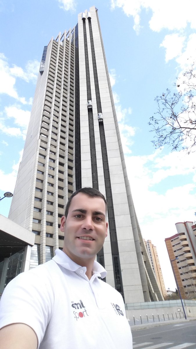 ¡Mucha suerte a los más de 250 'loc@s' que a partir de las 17.00 subiran los 924 escalones de la <a href="/SubidaHotelBali/">Subida Vertical Gran Hotel Bali</a>!