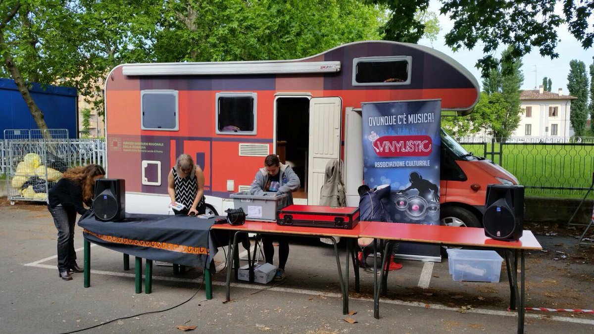 #ArteEPrevenzione: i Djs di #Vinylistic stamane si confrontano con gli studenti dell'IPSIA di Parma e #UnitaDiStrada