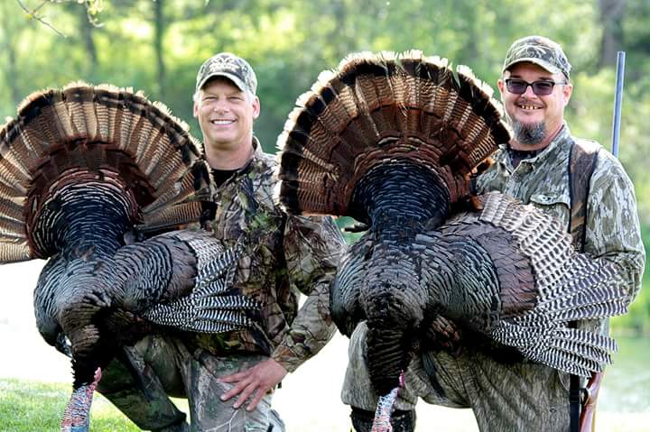mrwingbonecalls's tweet photo. Mr Wingbone gets it done with a good friend for #throughtheeyesofahunter https://t.co/F6vmL592uP