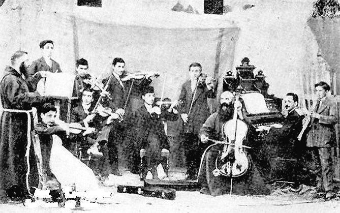 Elazığ Harput'taki bir Ermeni Protestan okulunun orkestrası (1911).