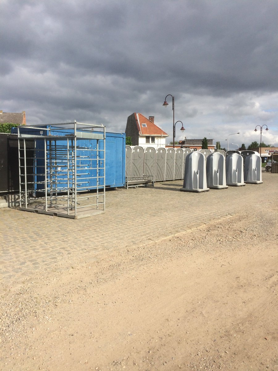 oostfeesten's tweet photo. We zijn er aan begonnen opbouw
#oostfeesten #gratisinkom @k3 @Destadsbader @2_EMPRESS https://t.co/QFKEffIYTu