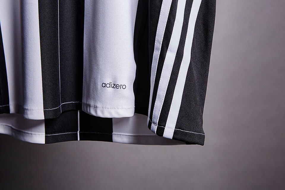 ProD_Soccer's tweet image. White with black stripes...or black with white stripes? The new @juventusfc home shirt sits in the top drawer.