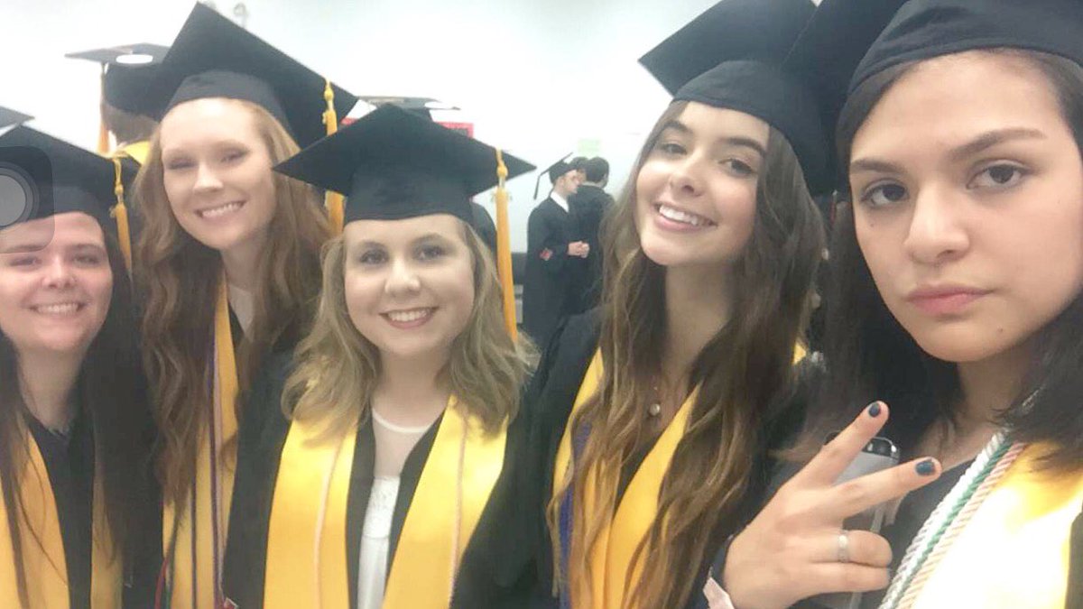 chicnormal_'s tweet image. ❤️🎓05.20.16🎓❤️