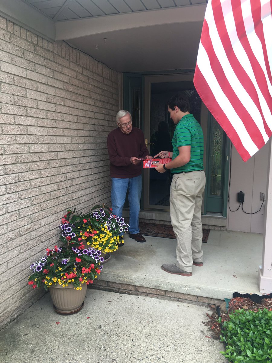 PaulMitchell4us's tweet photo. A special thank you to all our volunteers out knocking doors this weekend! #MI10TH #VoteOutsideTheBox https://t.co/ruLBWZ9EX3
