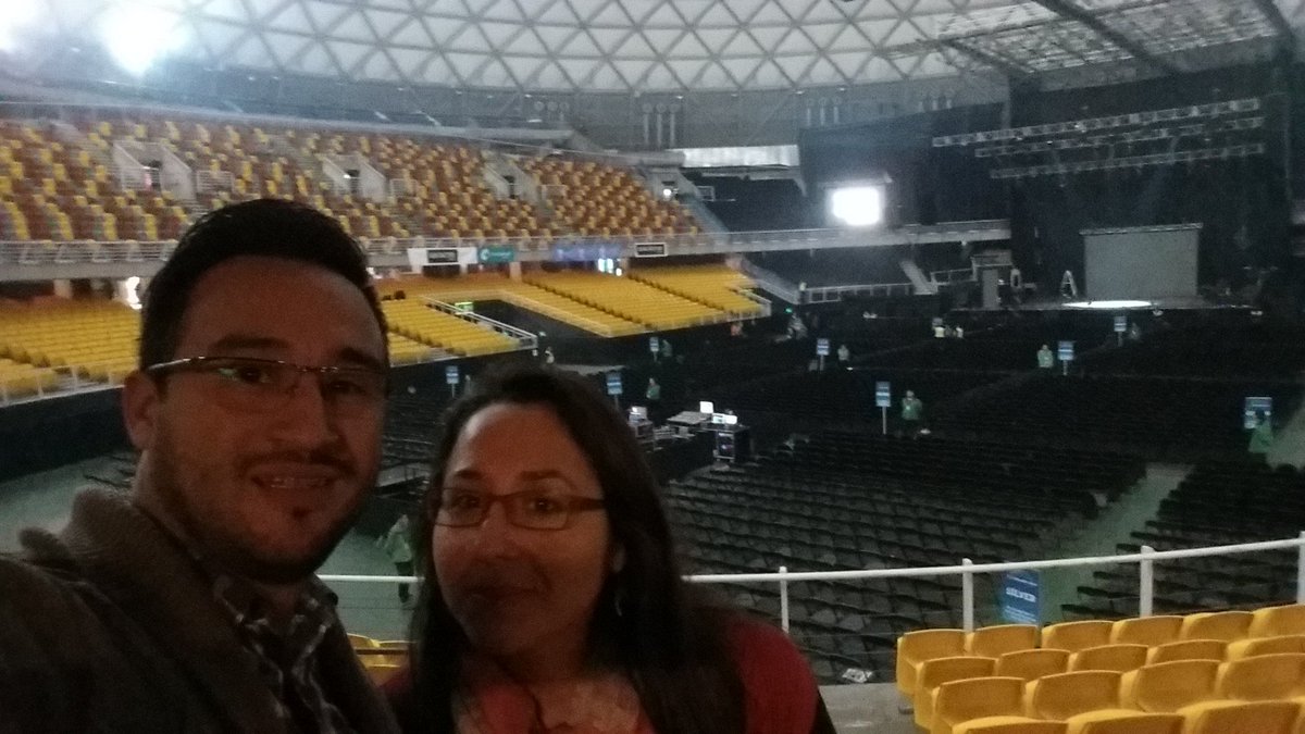 Luxin7's tweet photo. @RadioActivaFm @TenchaSalvaje @PapeSalazar #cumbredelhumor #TodosSomosMagnificos  ya instalados... https://t.co/SzXtNWYHf9