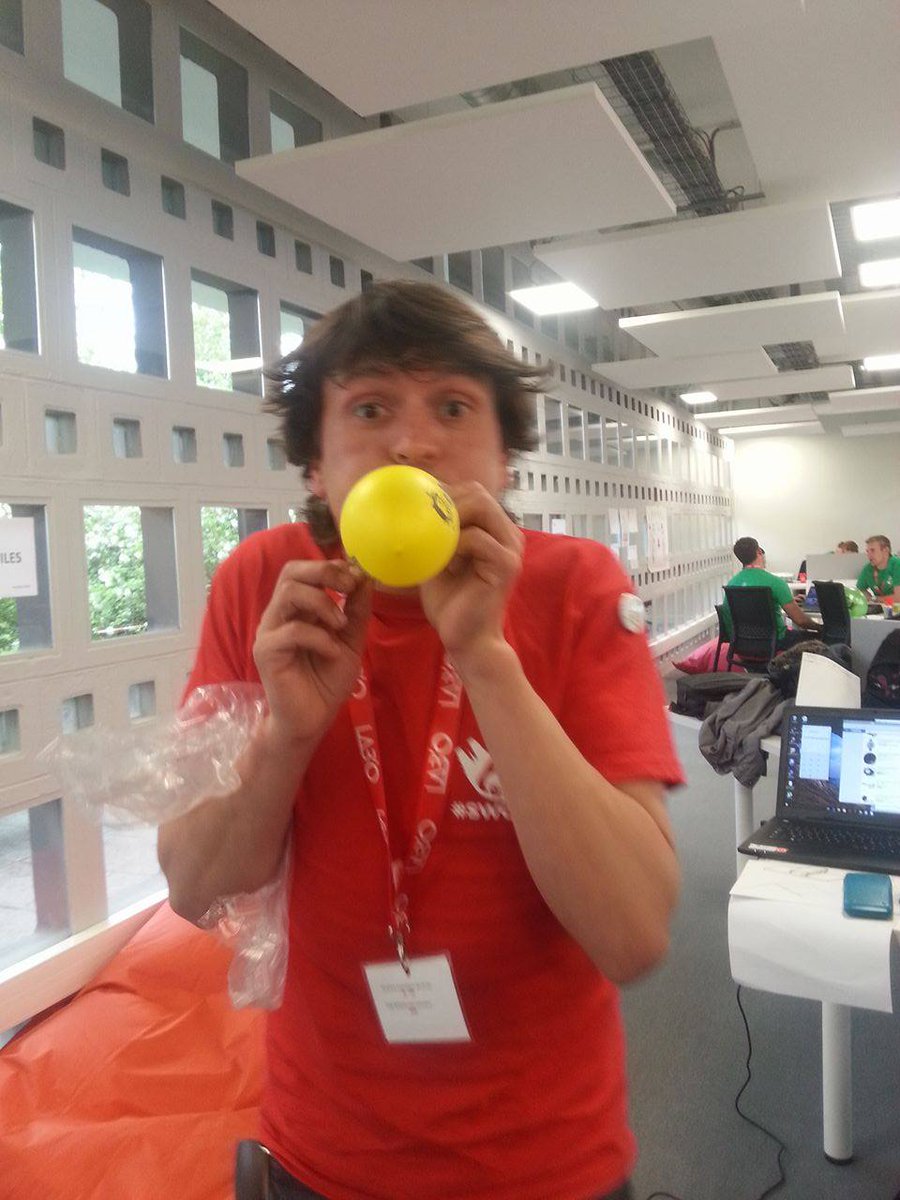 intell_eau's tweet photo. Merci à @aapmultiservice pour nous avoir distribué ses ballons ! #SWOrleans https://t.co/3wTJ0eUgPY