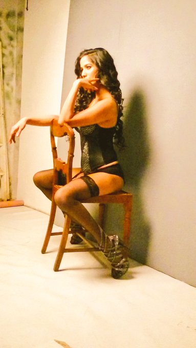 So much fun shooting in this costume...enjoying every moment ;)👻💋 https://t.co/phT41ZLdxA<a href="/tag/bikini"class="tags"><span>#bikini</span></a>